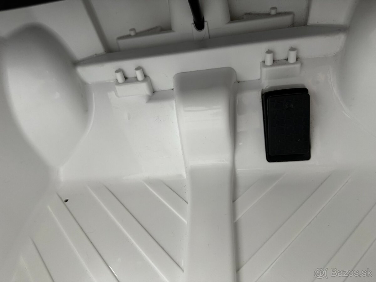 Elektrické auto Audi RS TT - 12