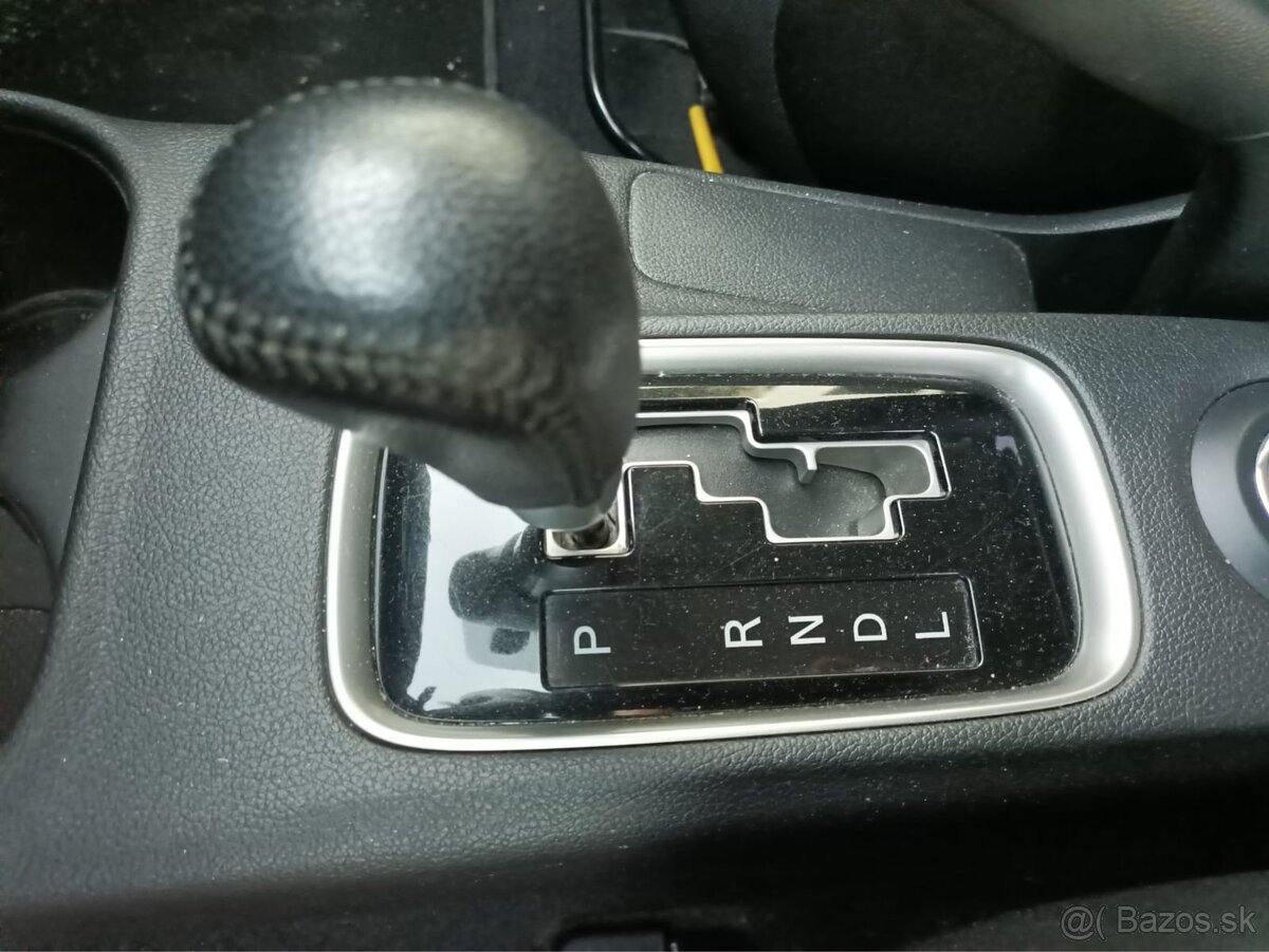 MITSUBISHI OUTLANDER 4x4 - NA PREDAJ - 12