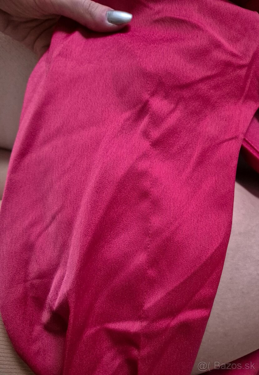 Elegantné lesklé šaty M - 12