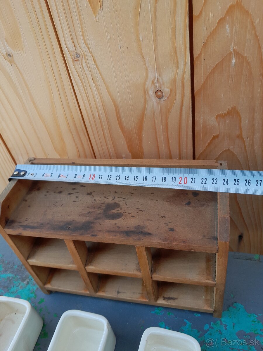 Predám keramické koreničky v drevenej poličke - 12