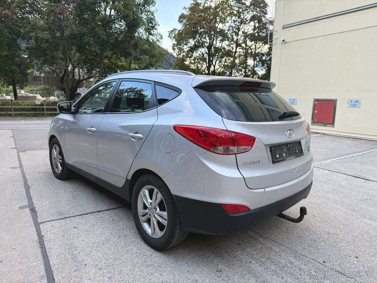 Hyundai ix35 2013 2.0 CRDi 100kw strieborna,červena,čierna - 12