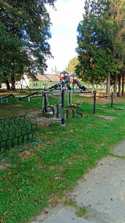 NA PREDAJ STAVEBNÝ POZEMOK V POHRANIČNEJ LOKALITE ČESKA A RA - 12