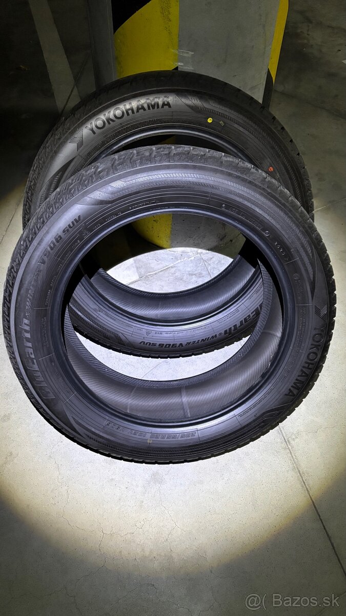Yokohama BluEarth-Winter V906 SUV 235/55 R20 102V - 12