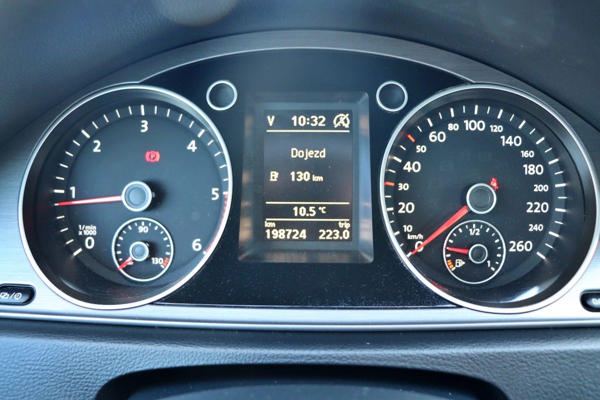 Volkswagen Passat 2.0 TDi 4x4 Highline - 12