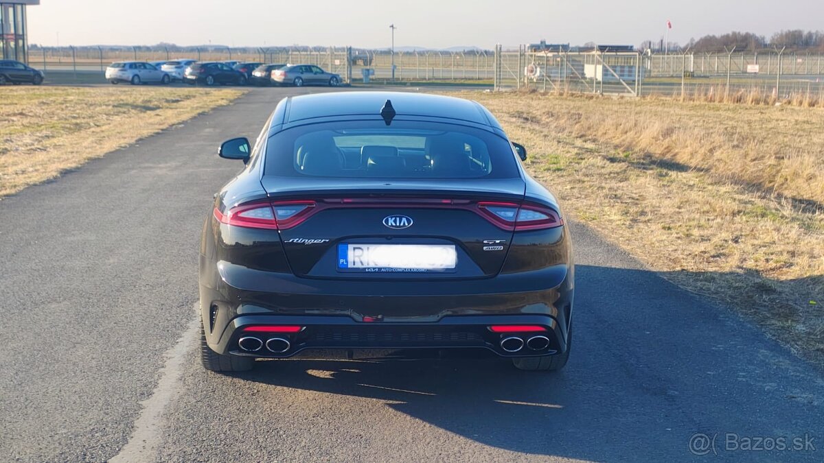 Kia Stinger 3.3 V6 biturbo 4x4 370koni - 12
