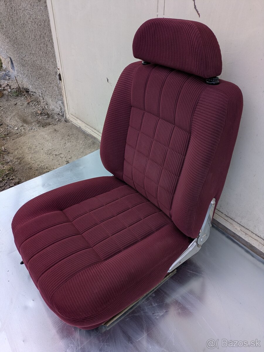 Predné sedačky Tatra 613 - 12