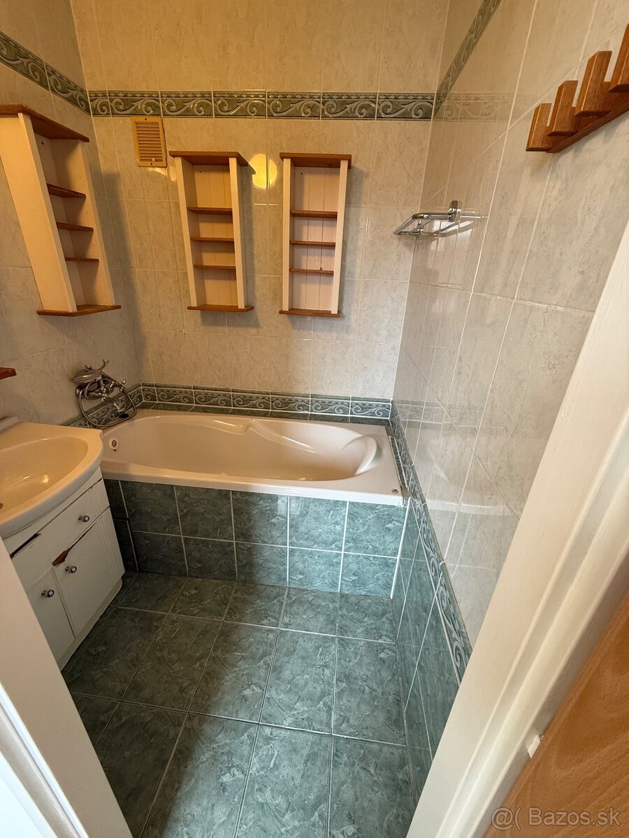 Priestranný 4-izb. byt v TOP lokalite Kys.N.Mesta - 12