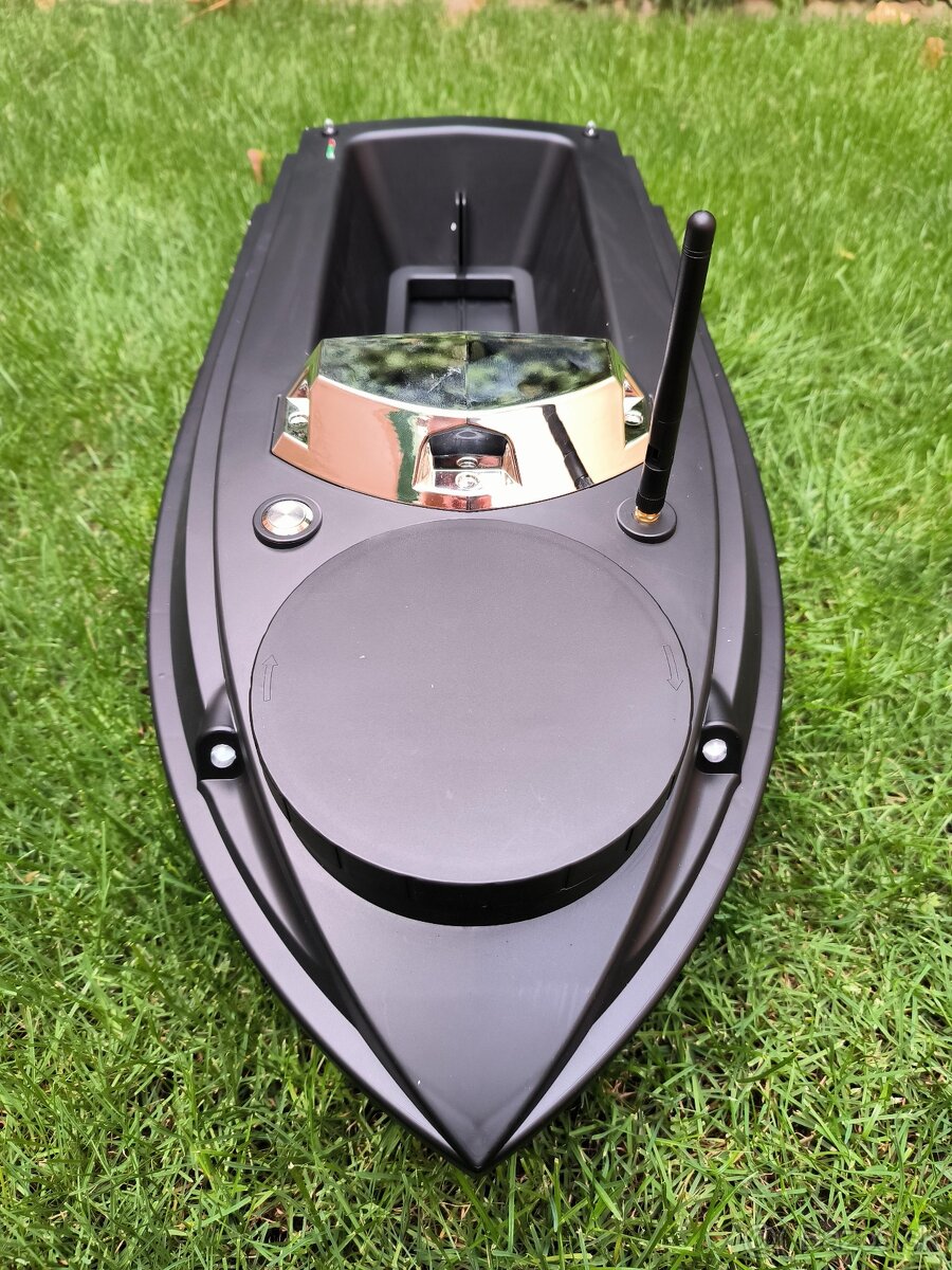 Zavazacia lodka GPS + SONAR - 12