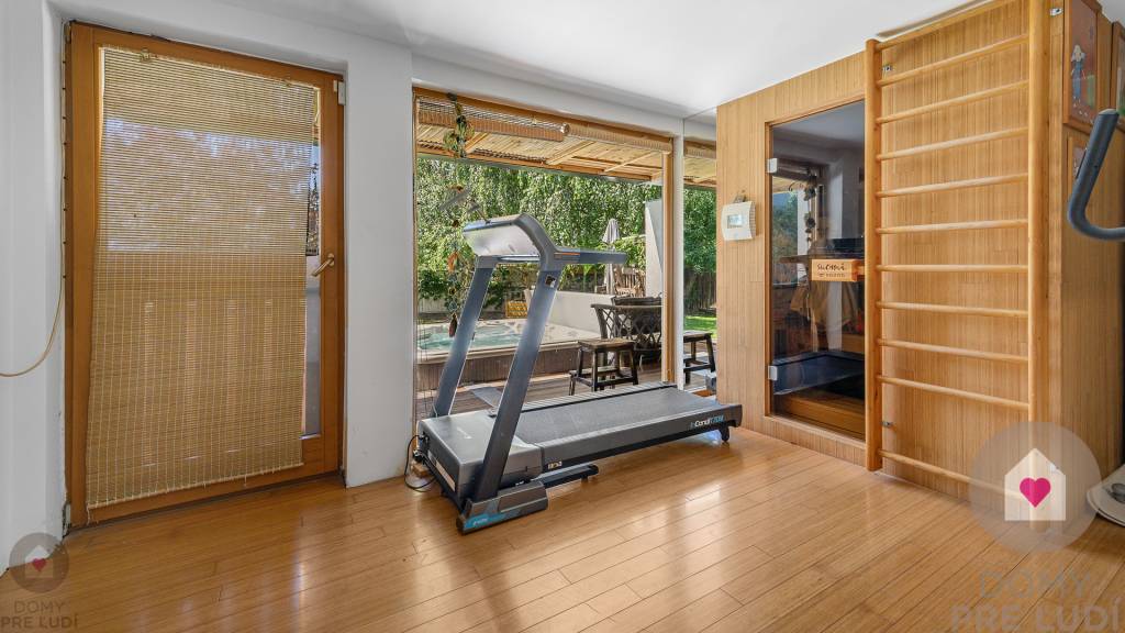 MA/ZOHOR - Rodinný dom s 2 bytovými jednotkami a 3 garážami - 12