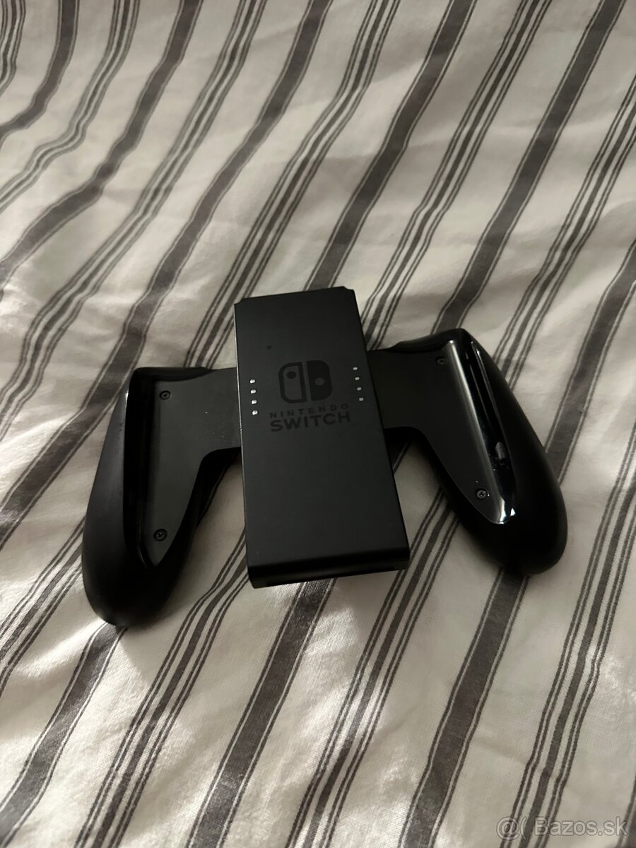 Nintendo Switch (2017) - 12