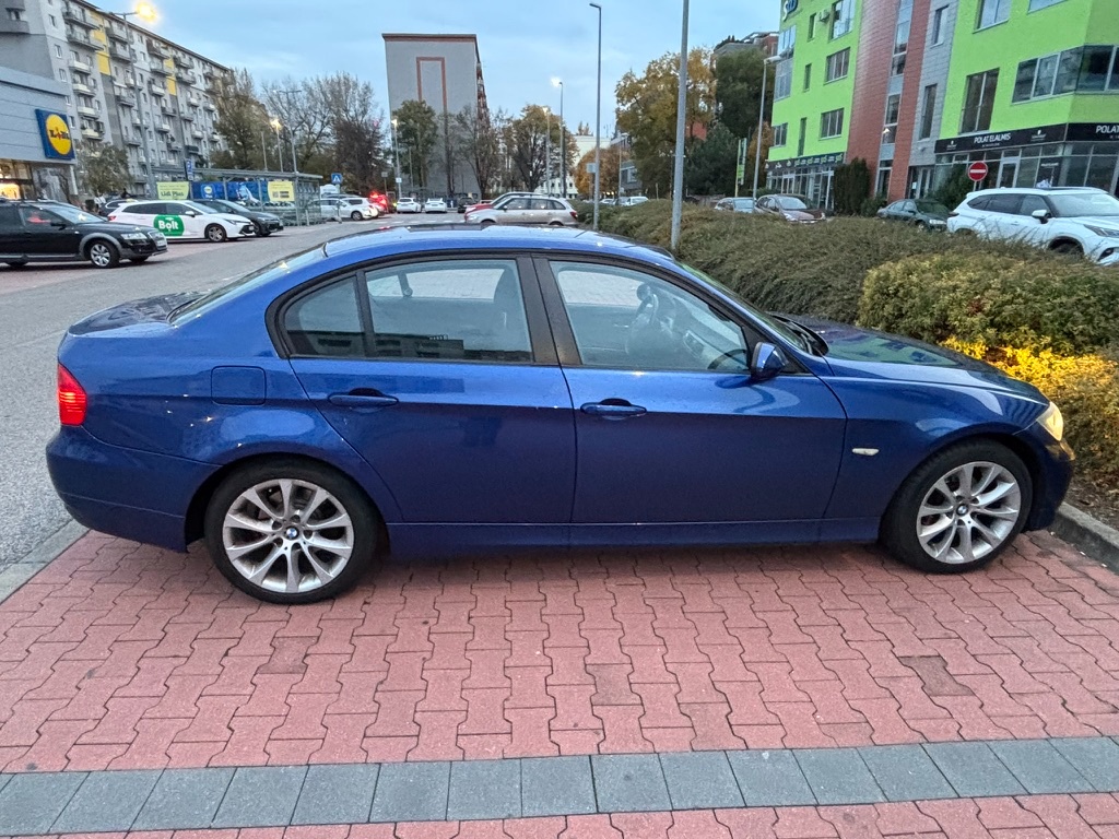 BMW 318i E90 95kW benzín na predaj - 12