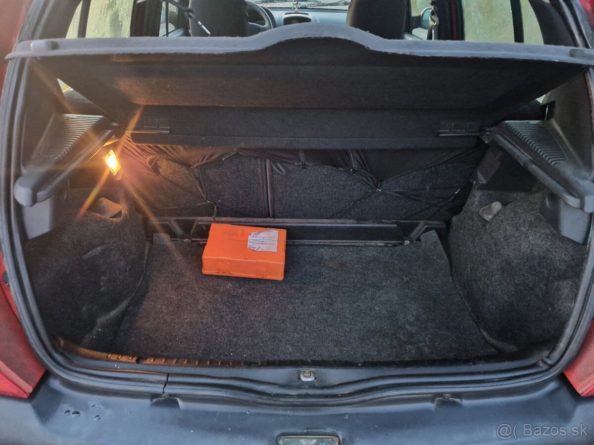 Renault Clio 1.2 i - 12