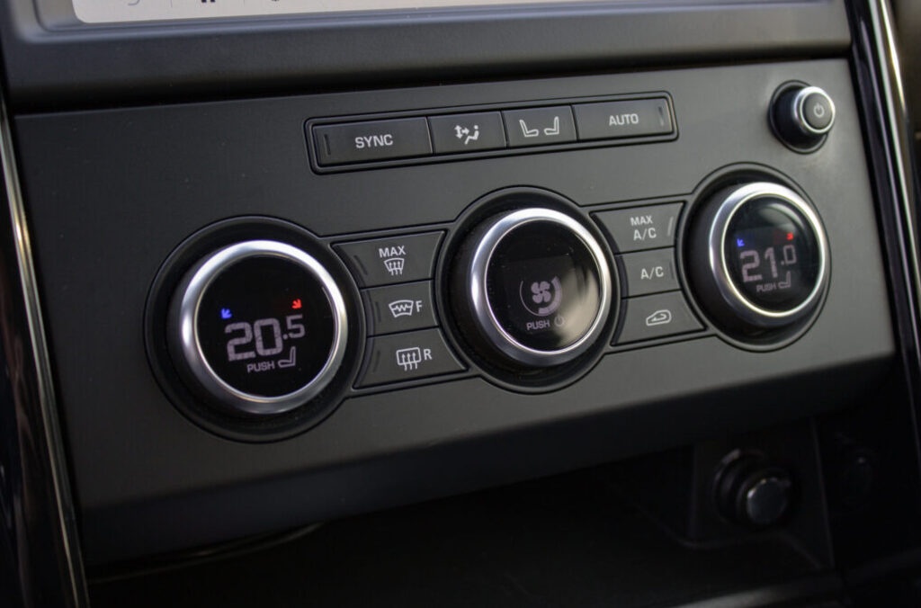 Land Rover Discovery 3.0 SDV6 SE - 12