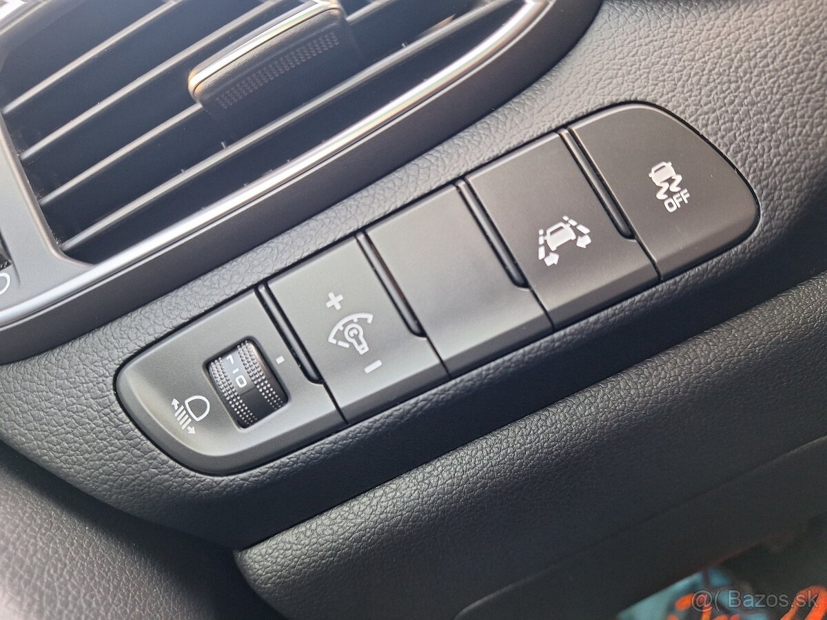 HYUNDAI I30 1.4 BENZÍN ROK 2018 - 12