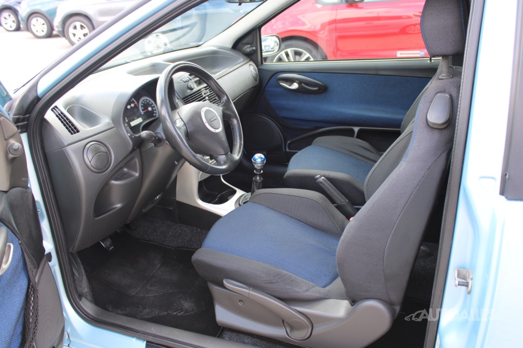 Fiat Punto 1,2 i 16V 59 kW SPORTING - 12