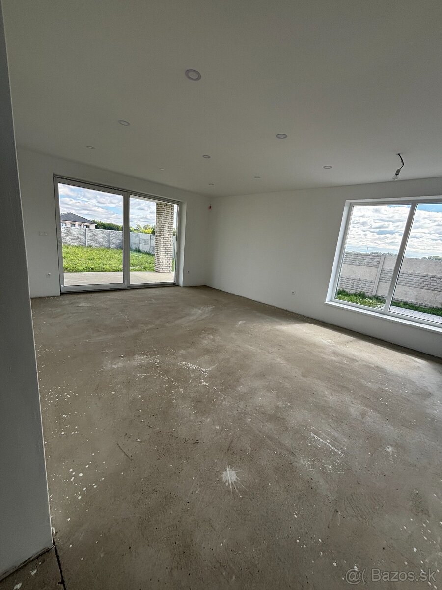 Novostavba rodinného domu veľkým pozemkom obci Povoda - 12