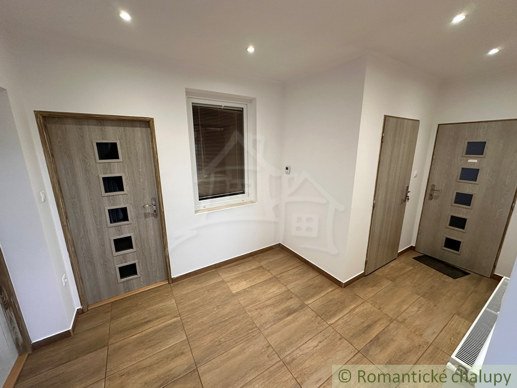 Priestranný rodinný dom v Kolárove – ideálne bývanie aj in - 12