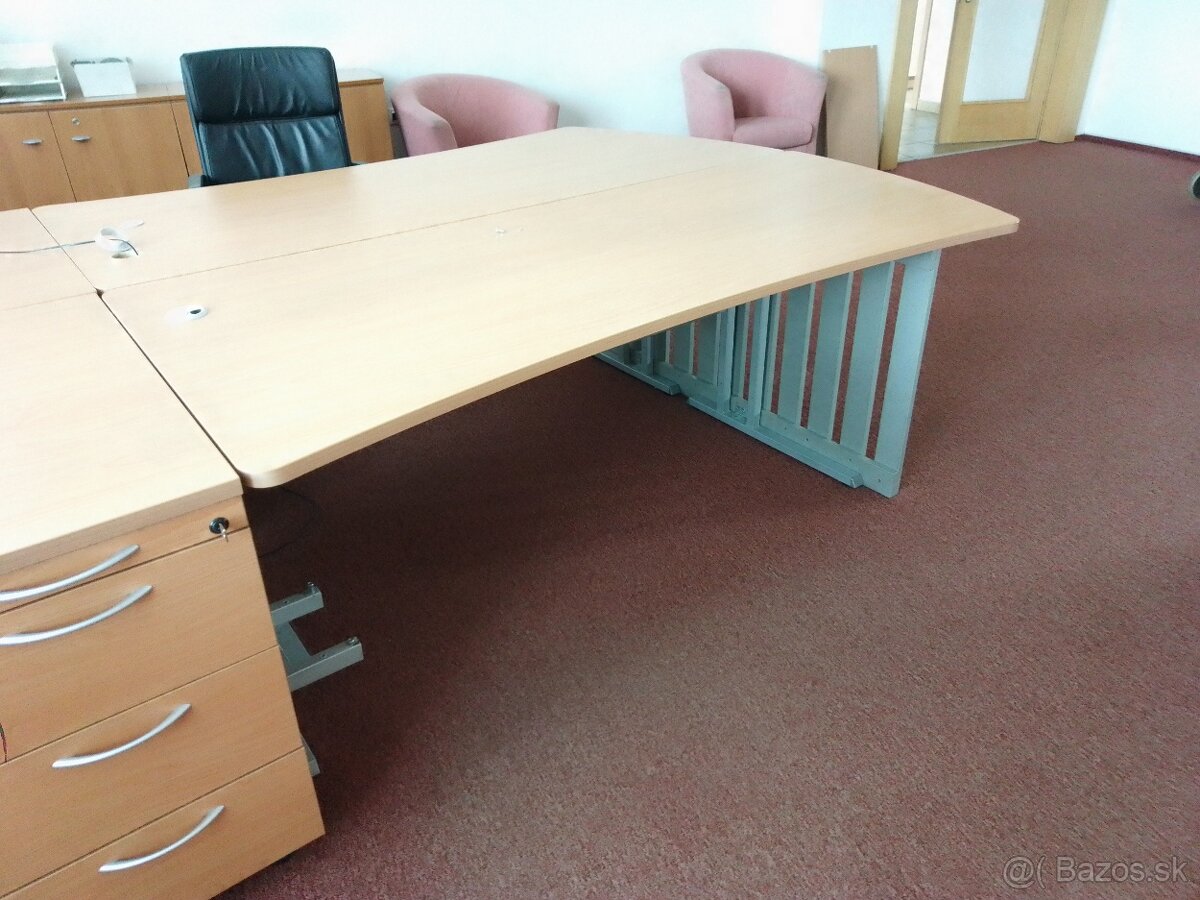 Kancelársky nábytok - 12