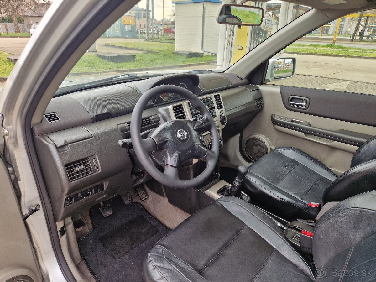 Nissan X-Trail 2.2 dCi Elegance - 12