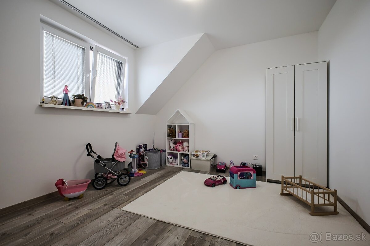 Rodinný dom s dvojgarážou v Špačinciach - 12