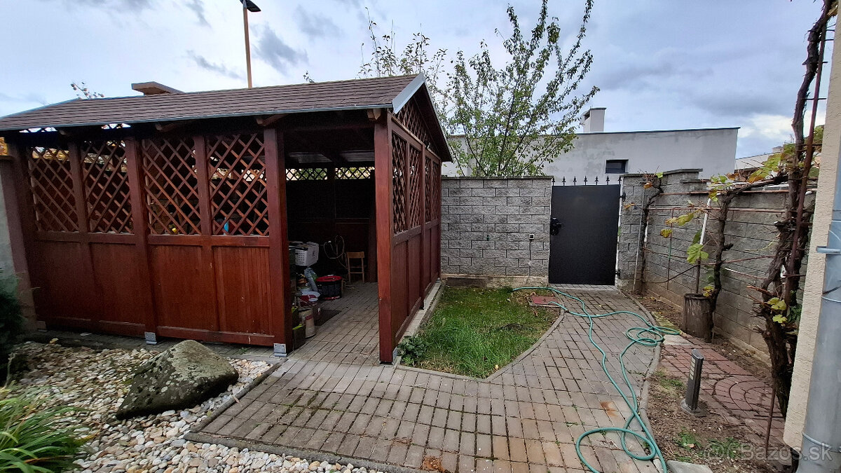 Na predaj priestranný, pekný 5 izbový rodinný dom Senica. - 12