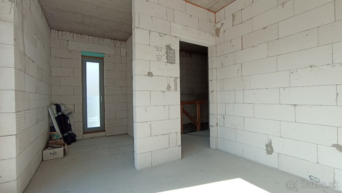 TOCA real - predaj - štýlový dvojpodlažný RD v obci Hôrky - 12