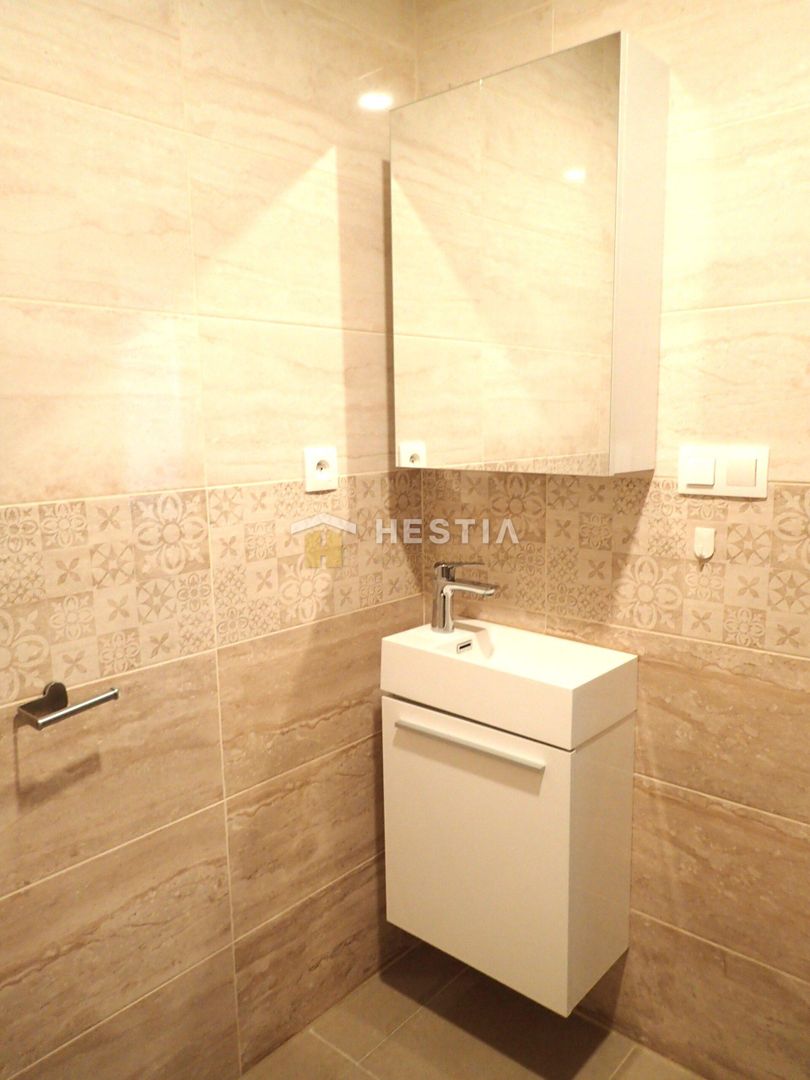 Krásny, kompletne zariadený 2-izbový byt s terasou a parkov - 12