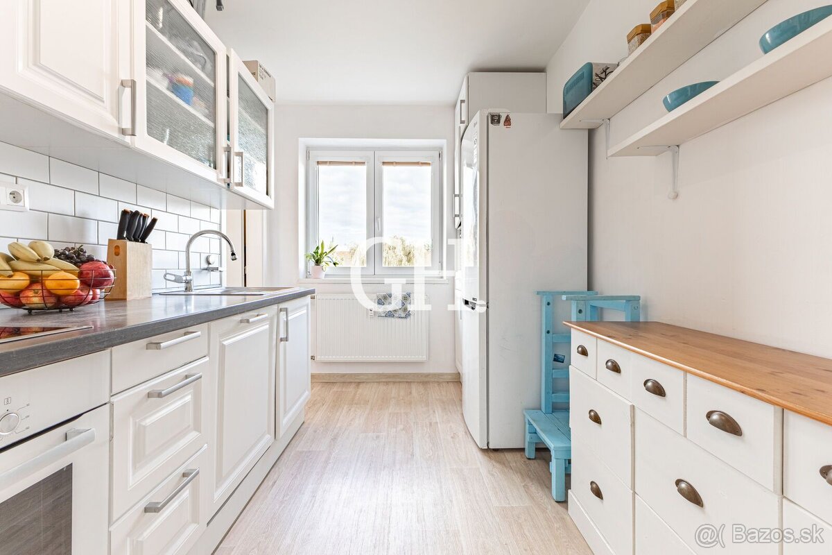 17.Novembra-svetlý 4-izbový byt po kompletnej rekonštrukcii - 12