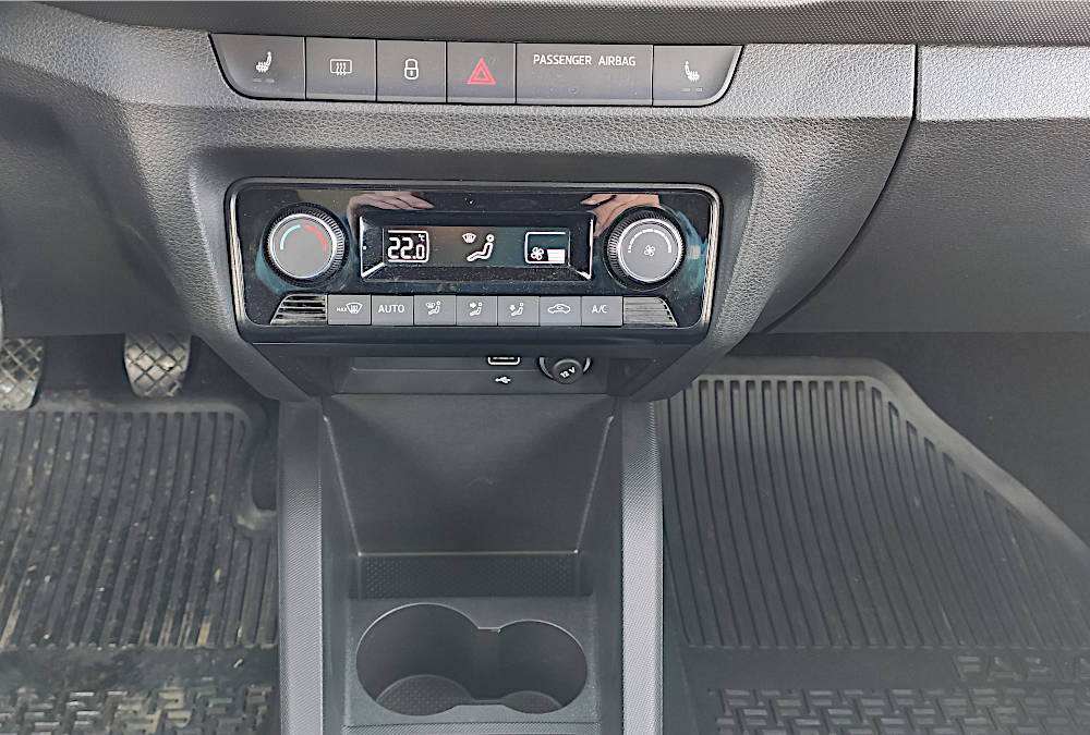 Škoda Fabia 1.0 MPI 60k Team - 12