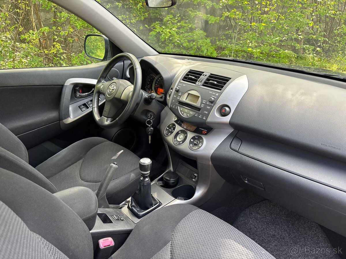 Toyota RAV4 2.2 D-4D - 12