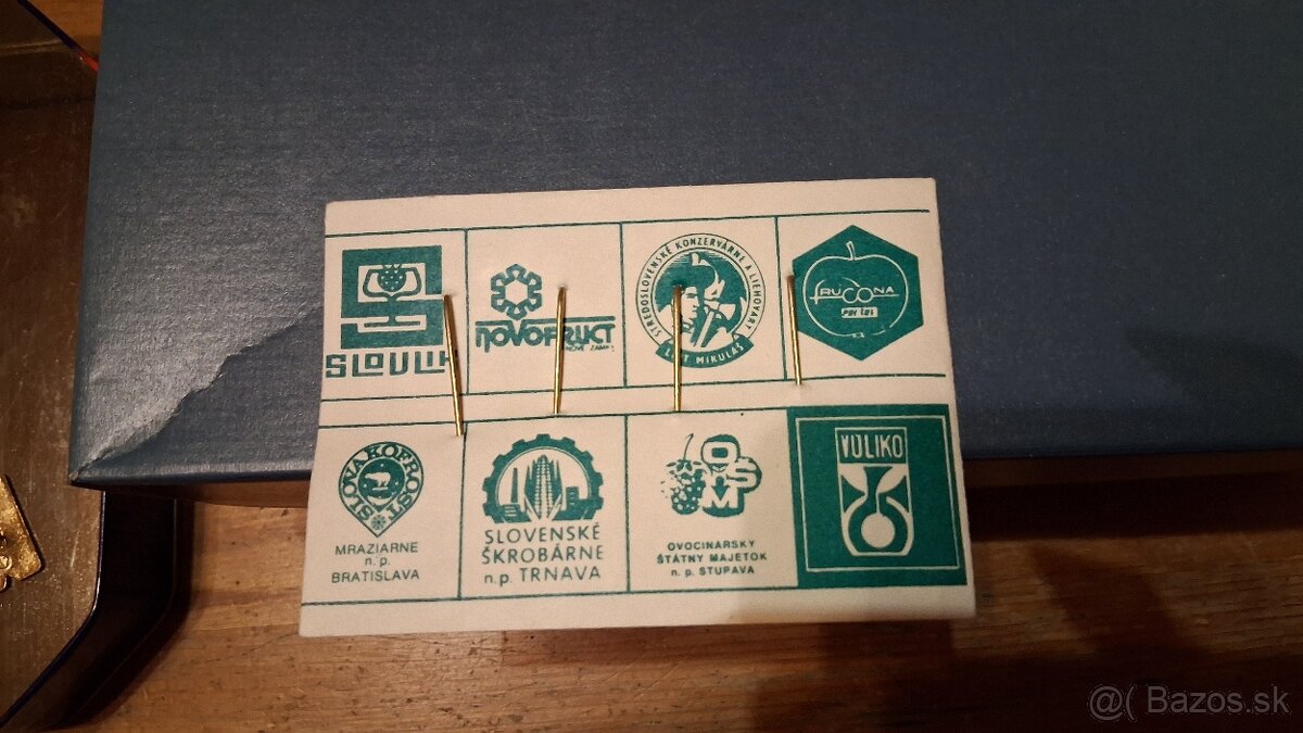 Staré kovové odznaky - 12