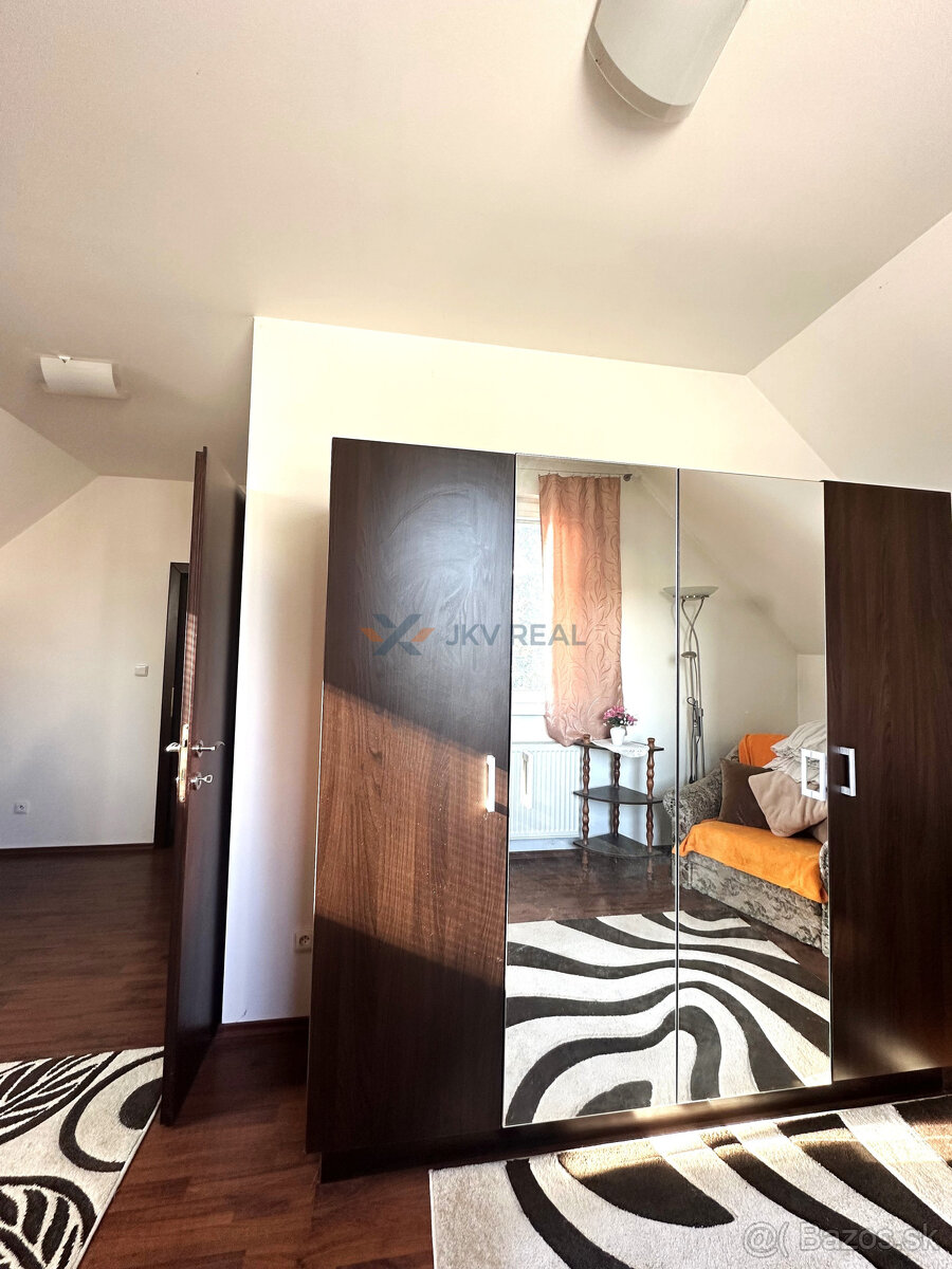 Na predaj poschodový rodinný dom s krásnou záhradkou - 12