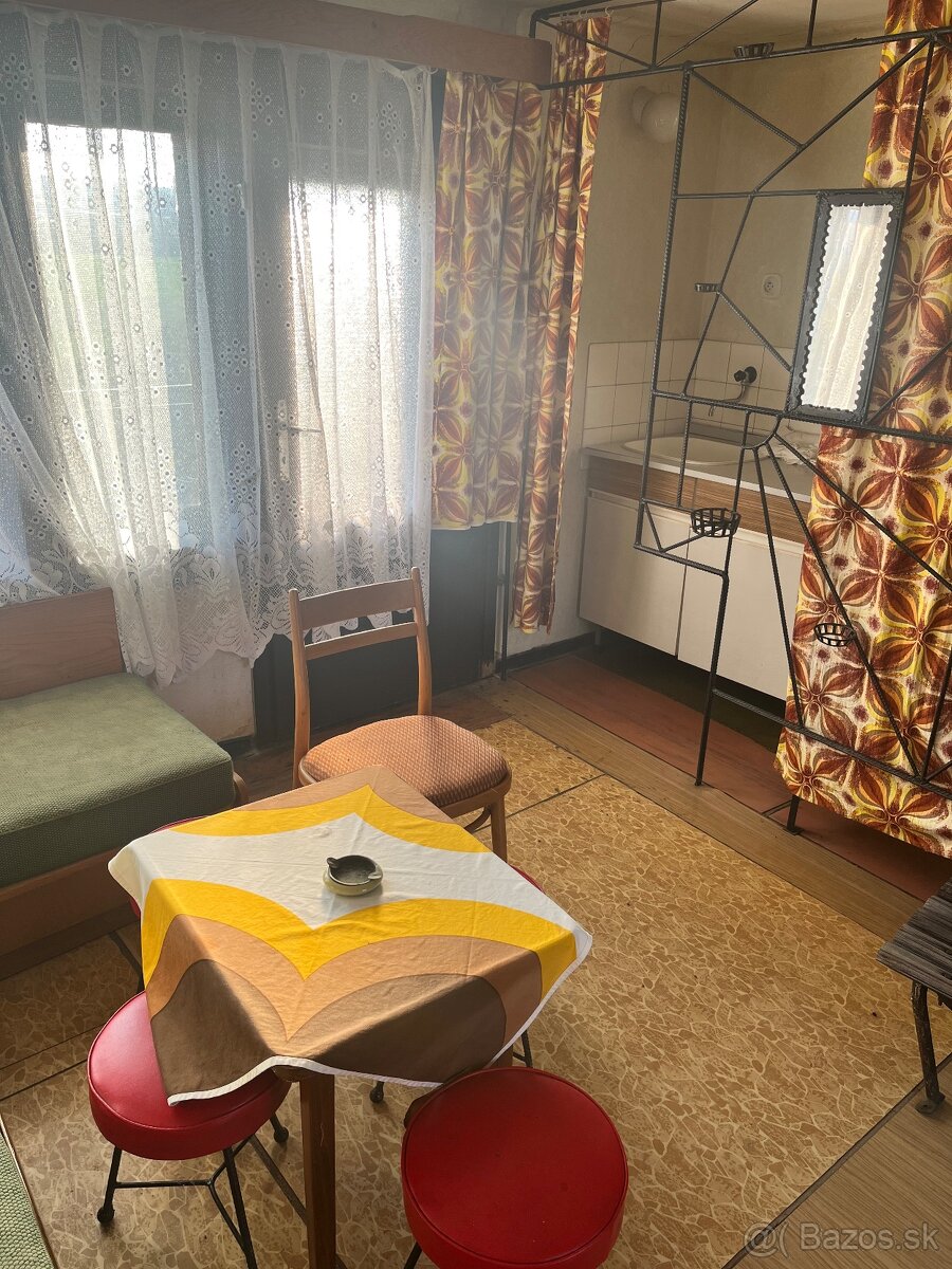 Predám murovanu záhradnú chatku - 12