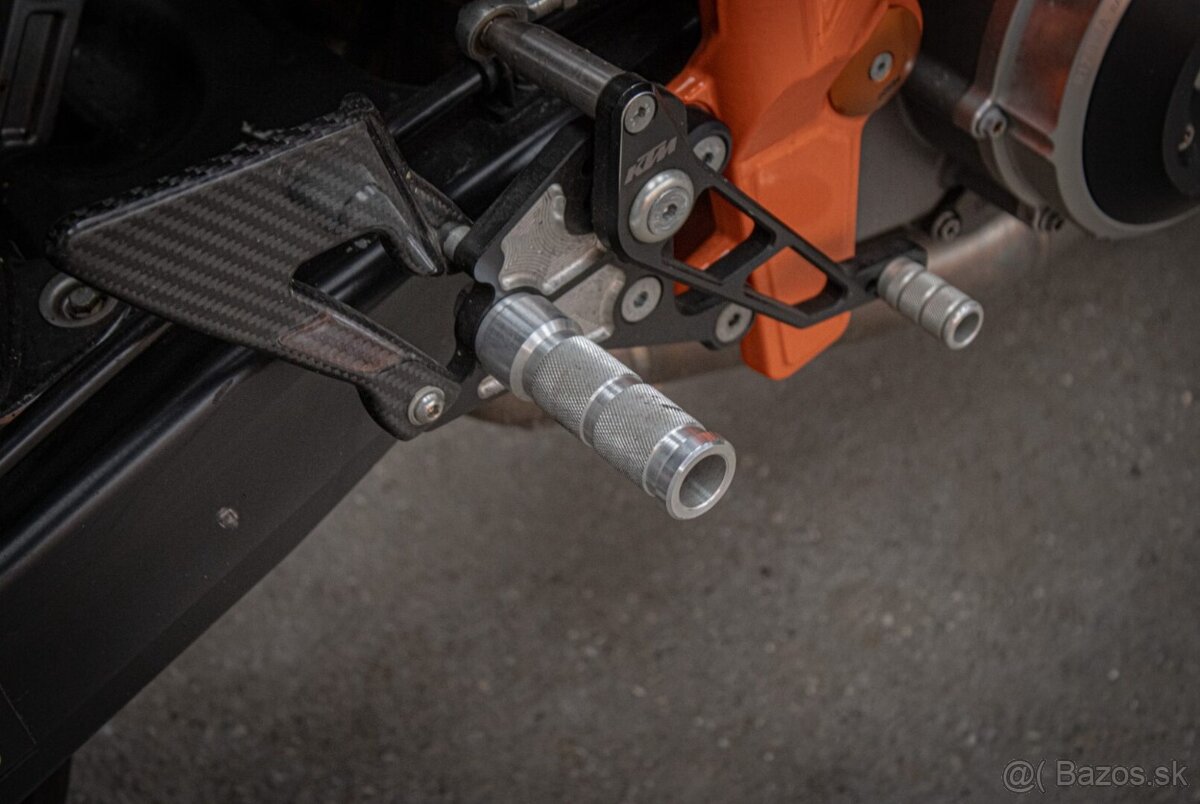 KTM 990 Super Duke R - 12