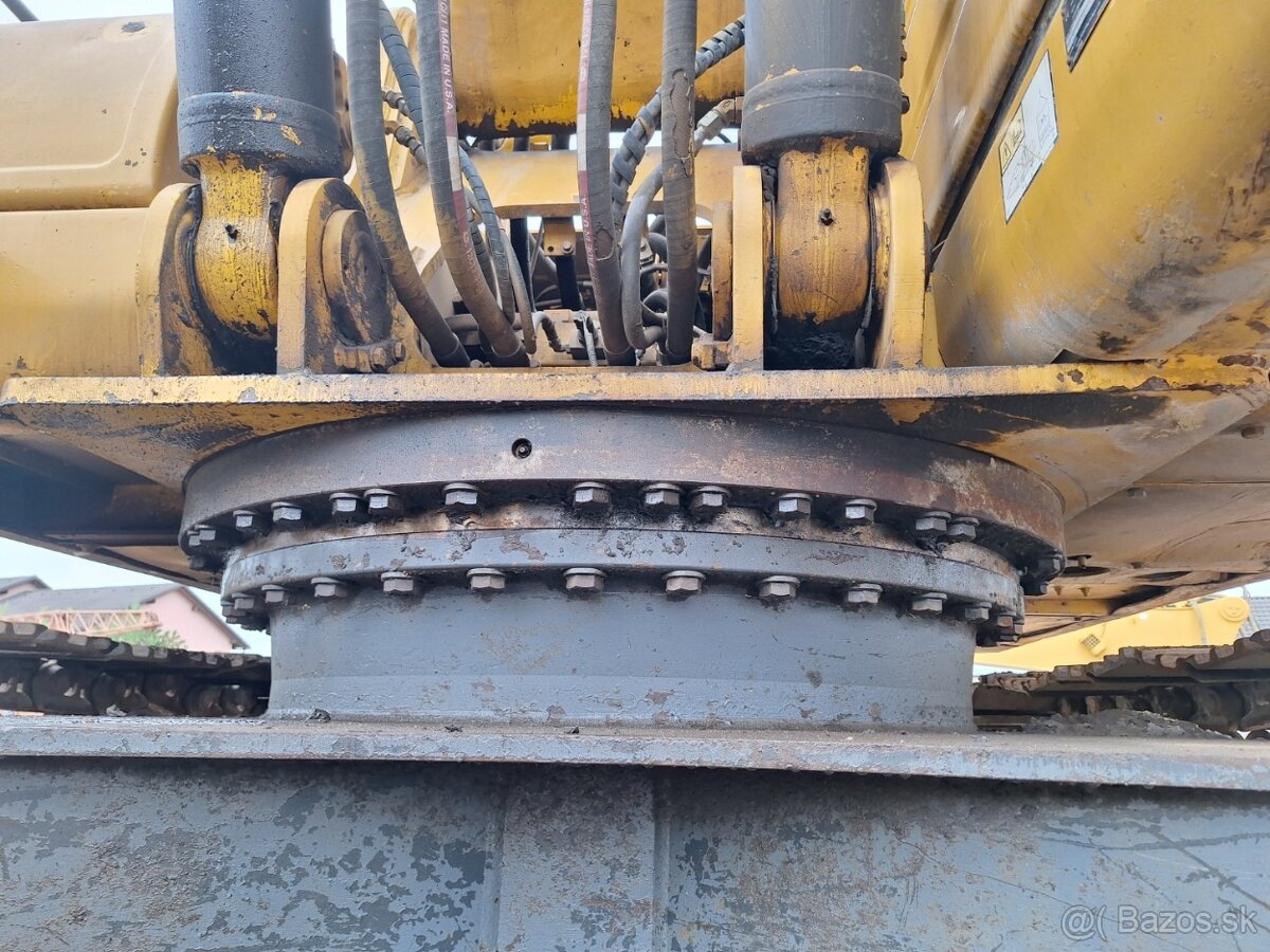 KOMATSU PC 240 LC-8 - 12