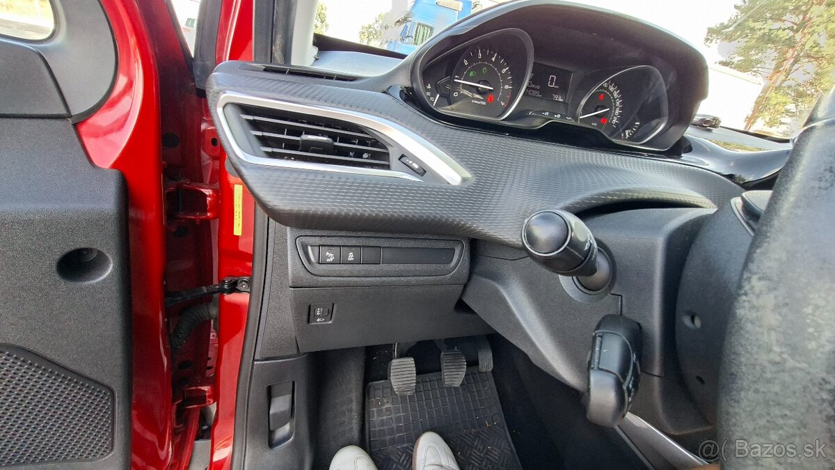 PEUGEOT 2008 1.2 BENZ - 12
