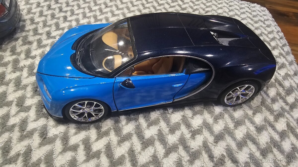 Model 1:18 Jaguar XJ220 - 12
