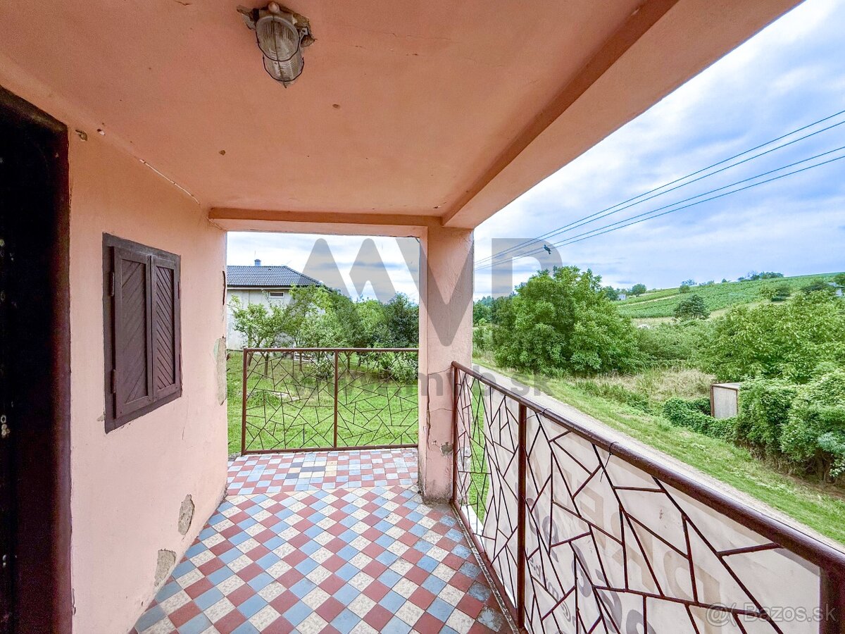 ŠTÝLOVÁ VÍNNA PIVNICA V OBĽÚBENEJ ČASTI - 12