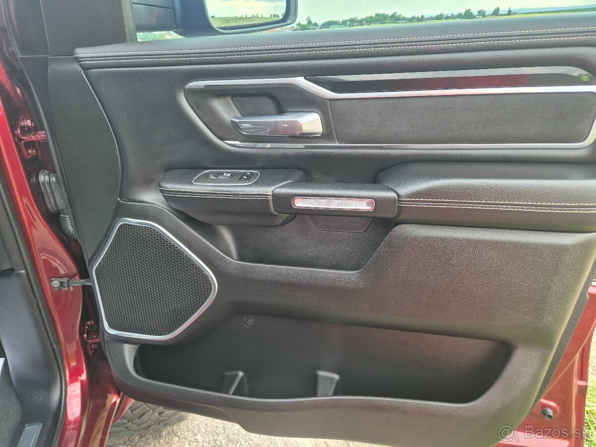 DODGE RAM 5,7 HEMI BLACK WIDOW 39 000km odpočet DPH - 12