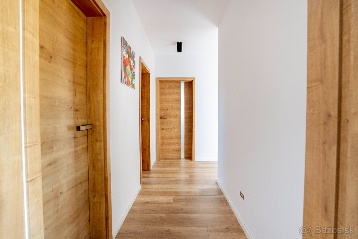 Moderný inteligentný bungalov s fotovoltaikou. - 12