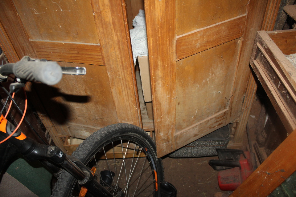 12 x starožtné kusi nábytku - 12