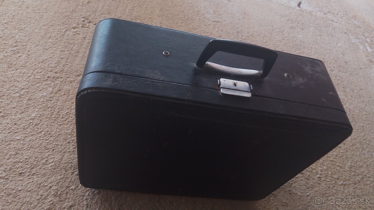 Predám švajčiarský starožitní písací stroj Hermes v kufríku - 12