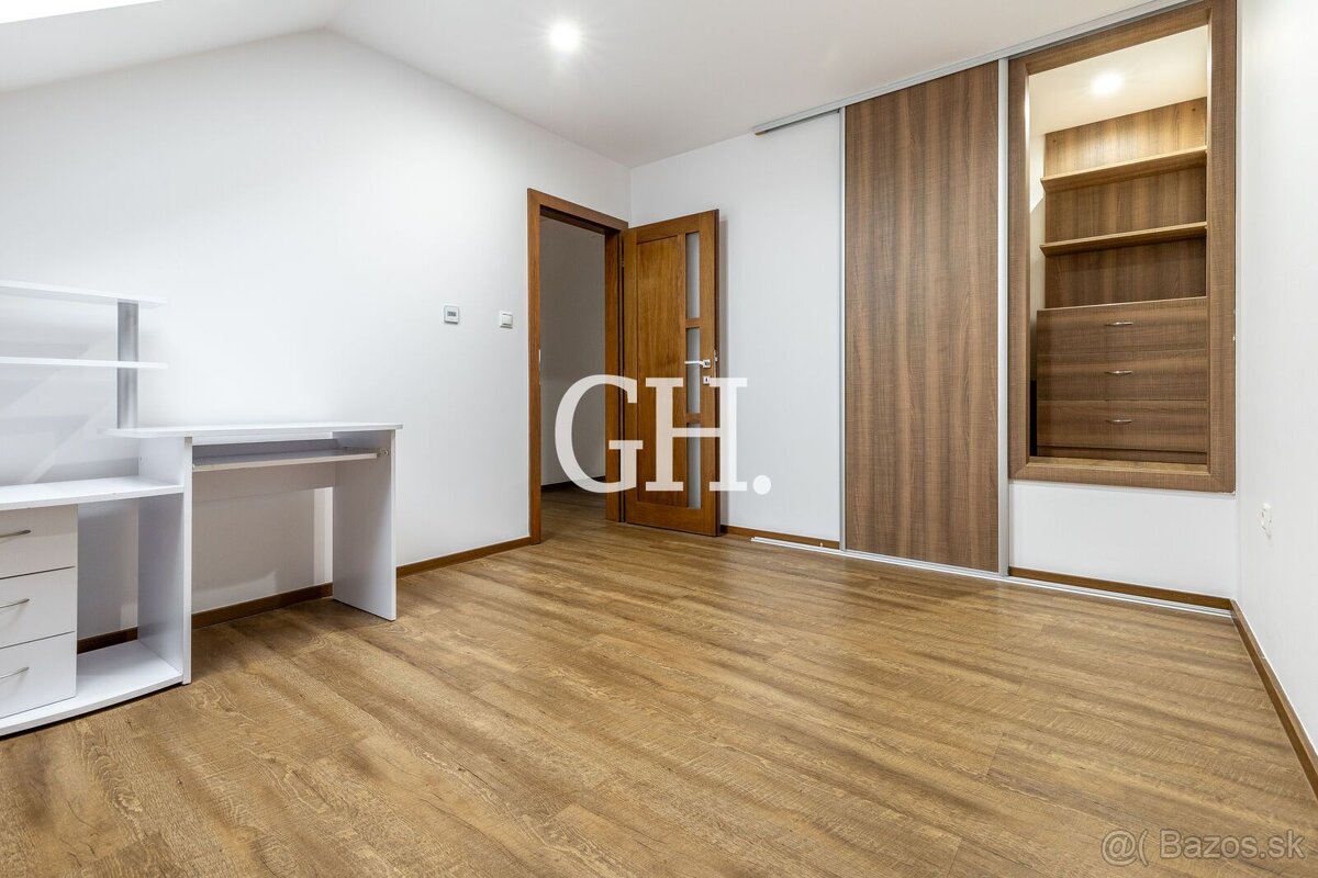 KOMPLEXNÝ 4-IZBOVÝ RD | Ľudvikov Dvor | Moderne zariadený | - 12
