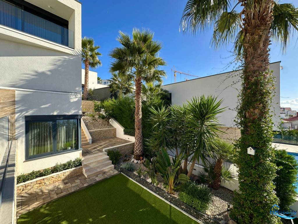 Trogir, Čiovo - luxusná vila s nádherným výhľadom na more - 12