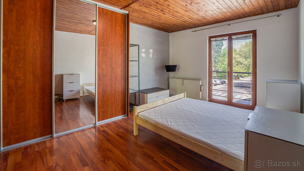 Trojpodlažná polyfunkčná budova v úplnom centre Šamorína na - 12