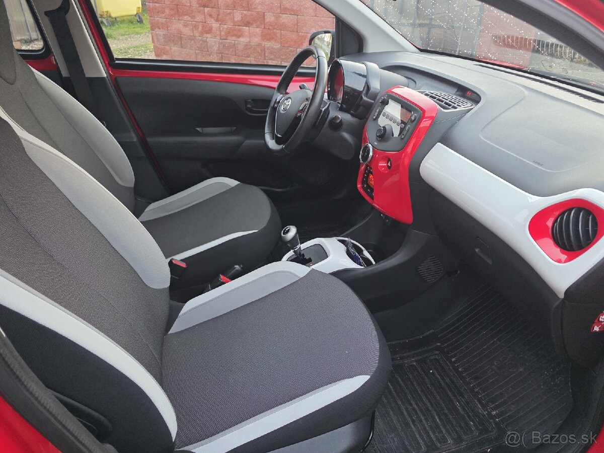 Toyota Aygo AUTOMAT / Benzín / 79 tisíc KM / 2015 - 12