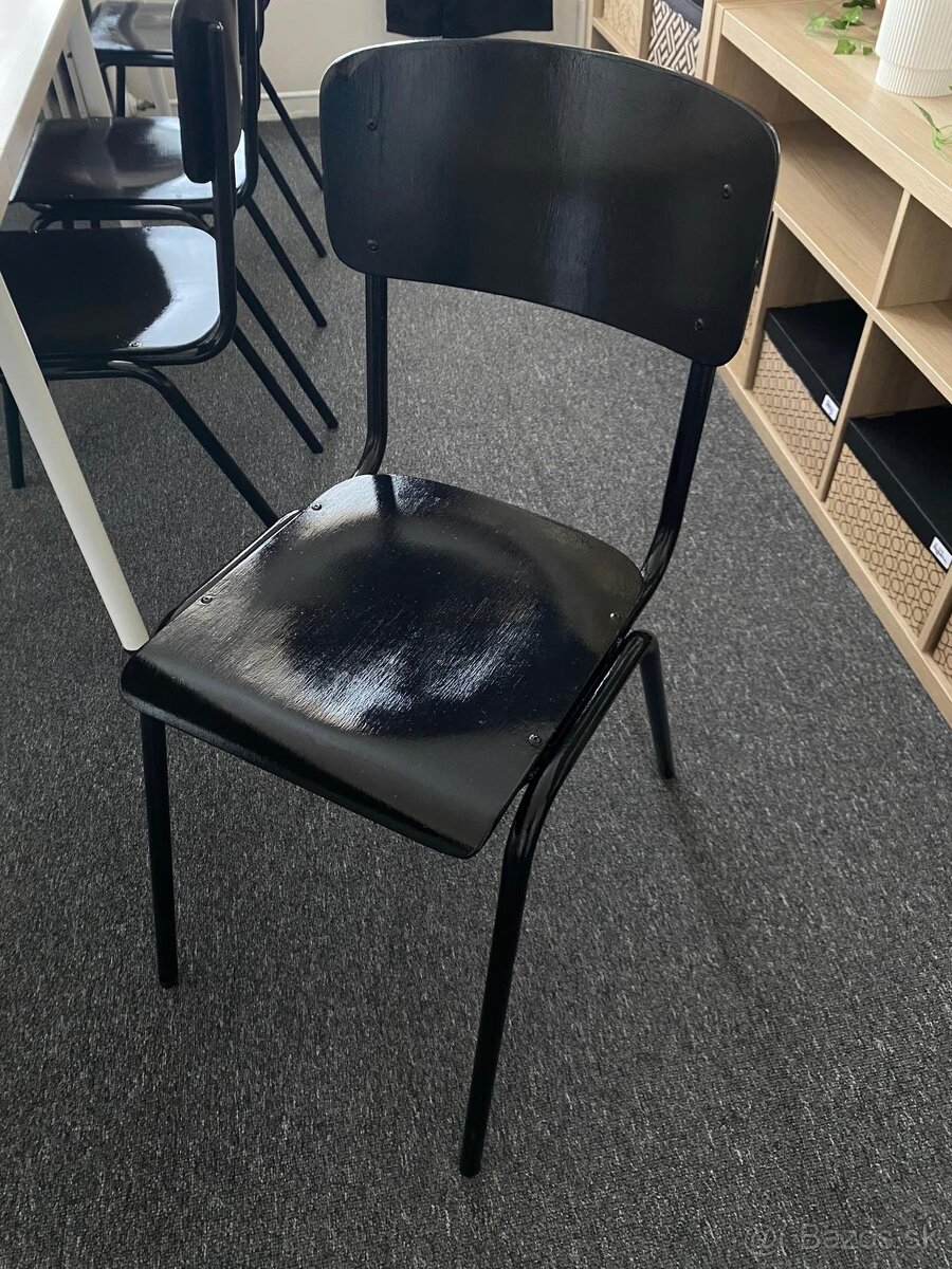 Lavice, stôl a stoličky - 12