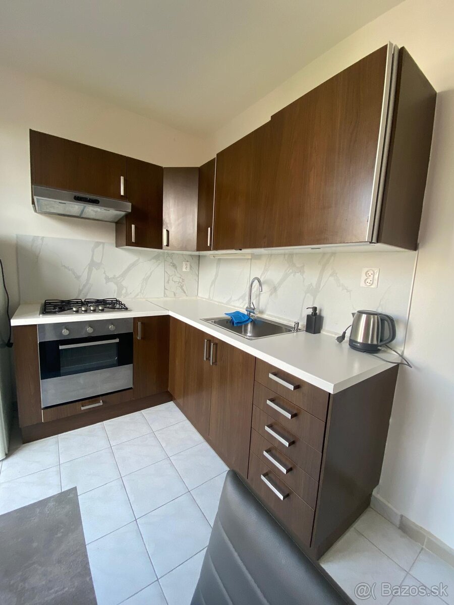 Prenájom 3 izbový byt, Ružinov - 12