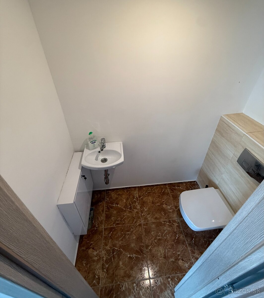 3-izbový byt s terasou, parkovaním vo dvore-Hegyeshalom - 12