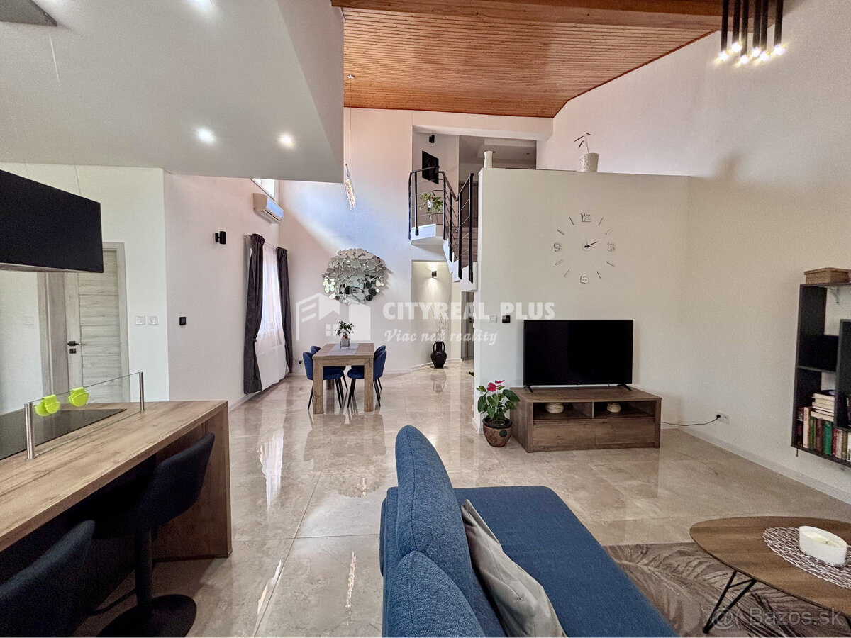 Ponúkame Vám na predaj moderne zrekonštruovaný poschodový ro - 12